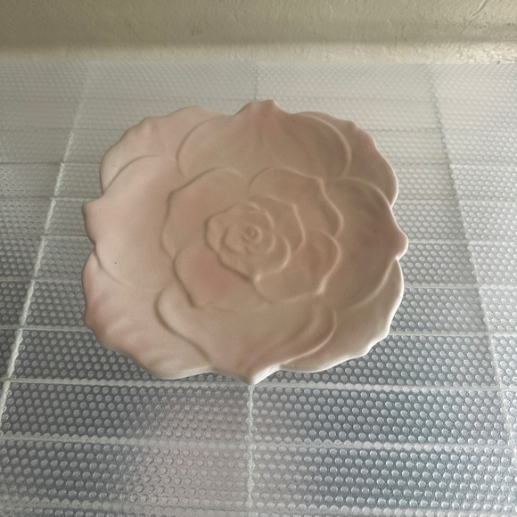 Set of 5 Pink Rose Shaped Ceramic Plates - Picture 2 of 3